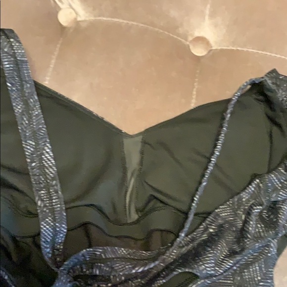 Lululemon wrap it up dark green criss cross tank - Picture 8 of 9